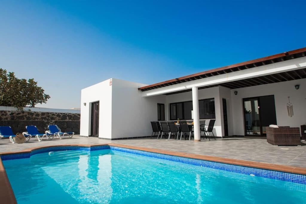 Casa Marlay Spacious, Heated Pool, Bbq & Fast Wi-Fi Only 15 Minutes Walk To Town Playa Blanca  Ngoại thất bức ảnh
