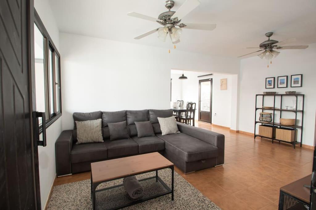 Casa Marlay Spacious, Heated Pool, Bbq & Fast Wi-Fi Only 15 Minutes Walk To Town Playa Blanca  Ngoại thất bức ảnh