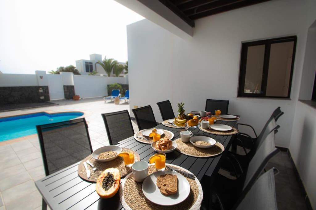 Casa Marlay Spacious, Heated Pool, Bbq & Fast Wi-Fi Only 15 Minutes Walk To Town Playa Blanca  Ngoại thất bức ảnh