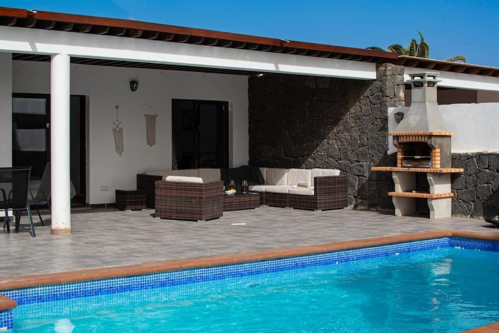 Casa Marlay Spacious, Heated Pool, Bbq & Fast Wi-Fi Only 15 Minutes Walk To Town Playa Blanca  Ngoại thất bức ảnh