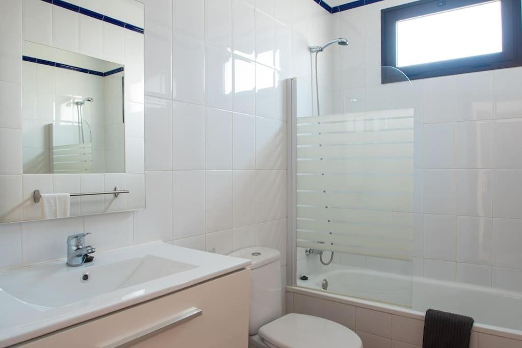 Casa Marlay Spacious, Heated Pool, Bbq & Fast Wi-Fi Only 15 Minutes Walk To Town Playa Blanca  Ngoại thất bức ảnh