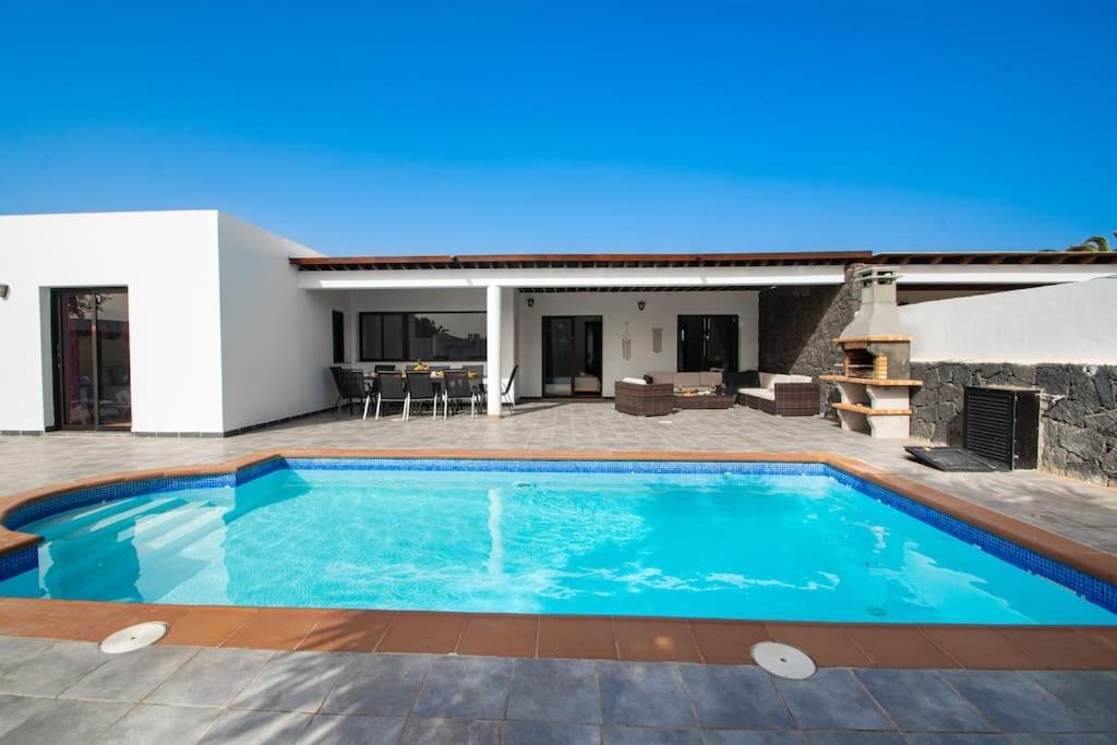 Casa Marlay Spacious, Heated Pool, Bbq & Fast Wi-Fi Only 15 Minutes Walk To Town Playa Blanca  Ngoại thất bức ảnh
